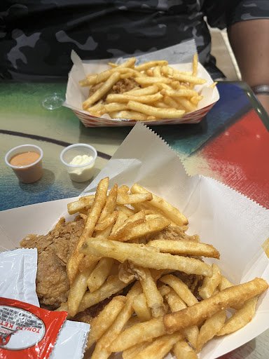 Photo of Mo's Fried Chicken - Tysons, VA 22102, USA