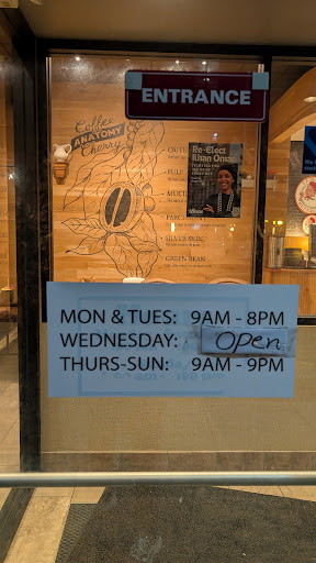 Photo of La Mama Restaurant - 2000 Nicollet Ave, Minneapolis, MN 55404