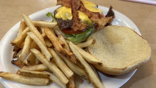 Photo of Friendly's - 940 Montauk Hwy, Shirley, NY 11967