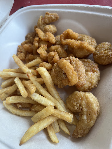 Photo of Friendly's - 562 N Main St, East Longmeadow, MA 01028