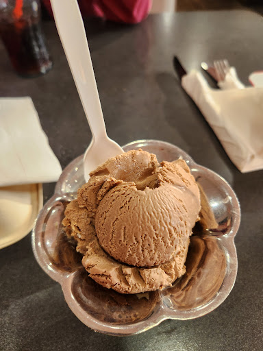 Photo of Friendly's - 562 N Main St, East Longmeadow, MA 01028