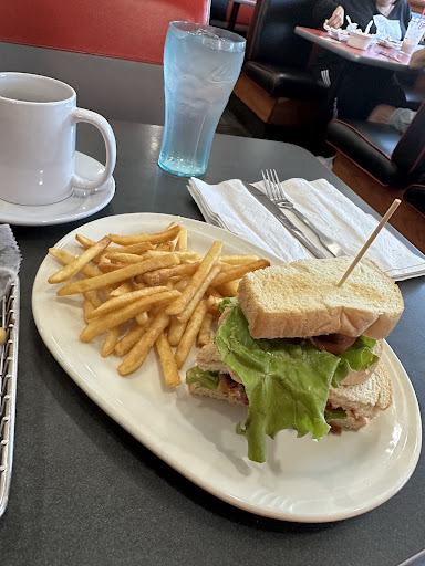 Photo of Friendly's - 562 N Main St, East Longmeadow, MA 01028