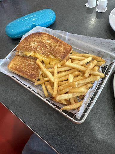 Photo of Friendly's - 562 N Main St, East Longmeadow, MA 01028