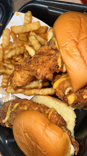 Photo of Dave's Hot Chicken - 2674 S Oneida St, Ashwaubenon, WI 54304