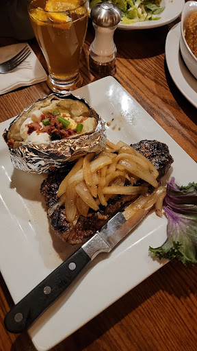 Photo of Applebee's Grill + Bar - 6 26th St W, Williston, ND 58801