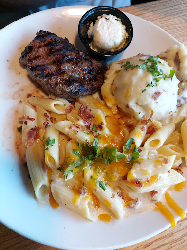 Photo of Applebee's Grill + Bar - 6 26th St W, Williston, ND 58801