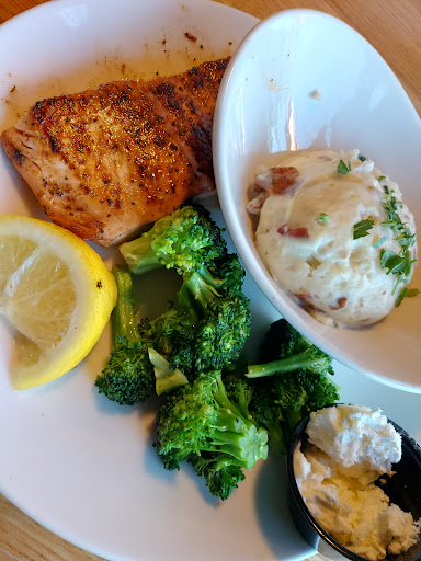 Photo of Applebee's Grill + Bar - 6 26th St W, Williston, ND 58801