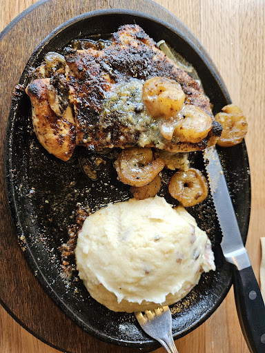 Photo of Applebee's Grill + Bar - 6 26th St W, Williston, ND 58801