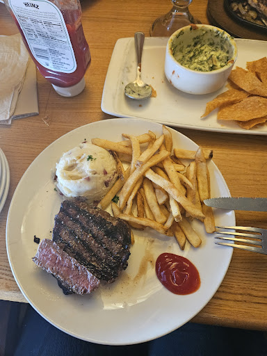 Photo of Applebee's Grill + Bar - 6 26th St W, Williston, ND 58801