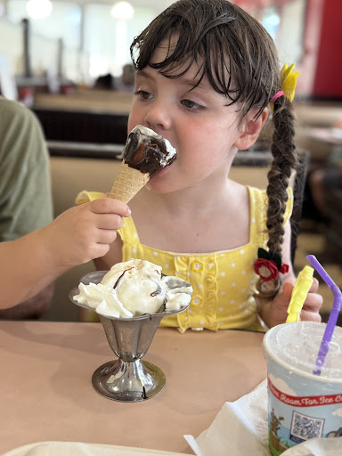 Photo of Friendly's - 2150 Lincoln Hwy, Lancaster, PA 17602